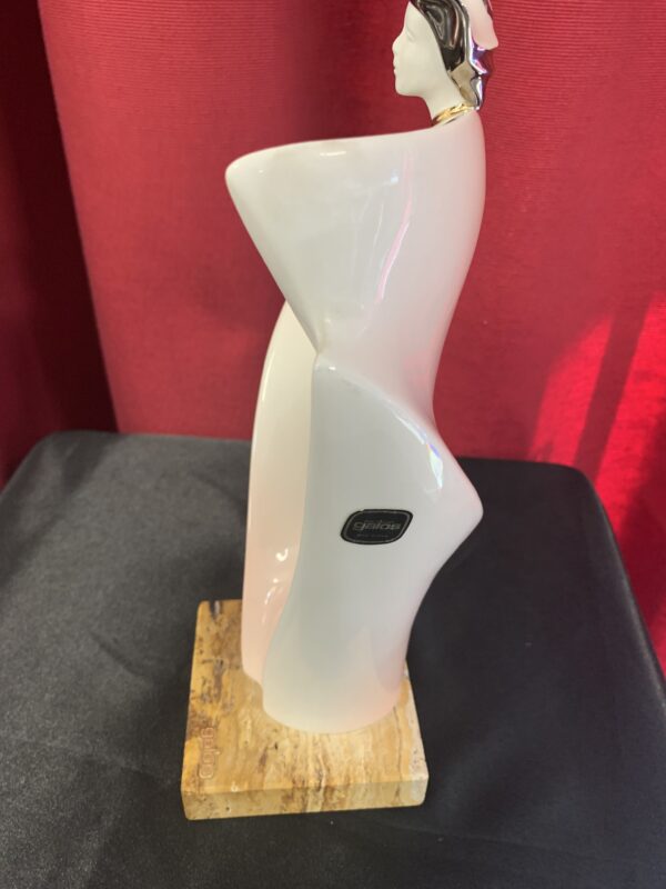 FIGURA; «EL PEREGRINO» DE CERÁMICA GALOS ESTILO ART DECO. - Imagen 9