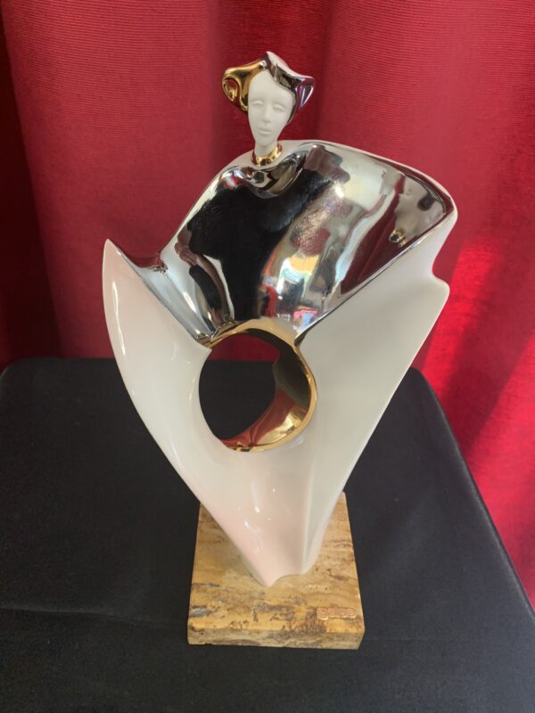 FIGURA; «EL PEREGRINO» DE CERÁMICA GALOS ESTILO ART DECO.