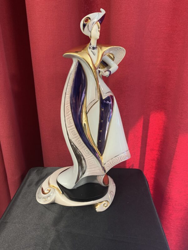 FIGURA; «DÍA DE FIESTA» DE CERÁMICA GALOS ESTILO ART DECO. - Imagen 2