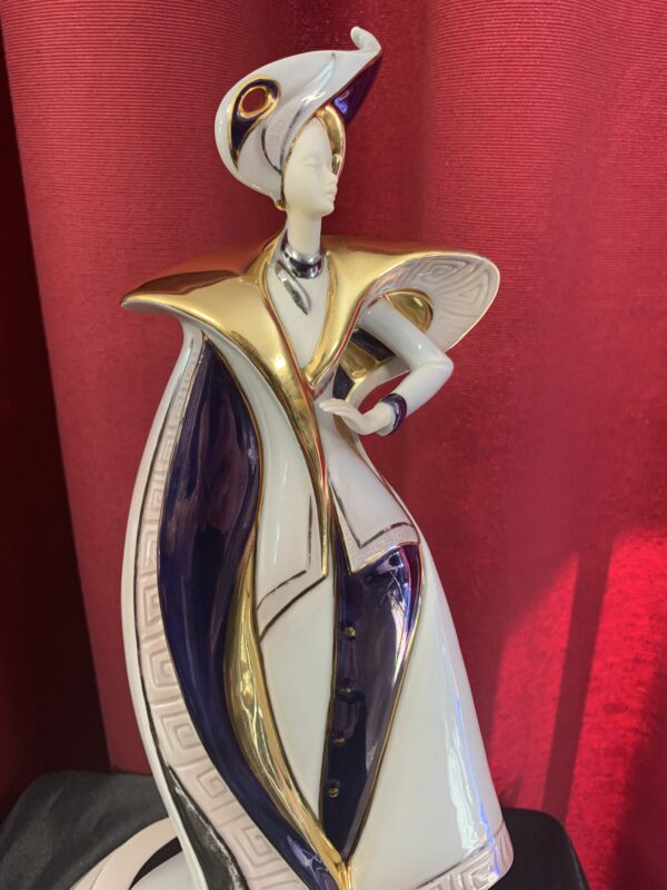 FIGURA; «DÍA DE FIESTA» DE CERÁMICA GALOS ESTILO ART DECO. - Imagen 6