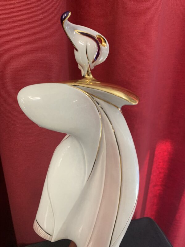 FIGURA; «DÍA DE FIESTA» DE CERÁMICA GALOS ESTILO ART DECO. - Imagen 7