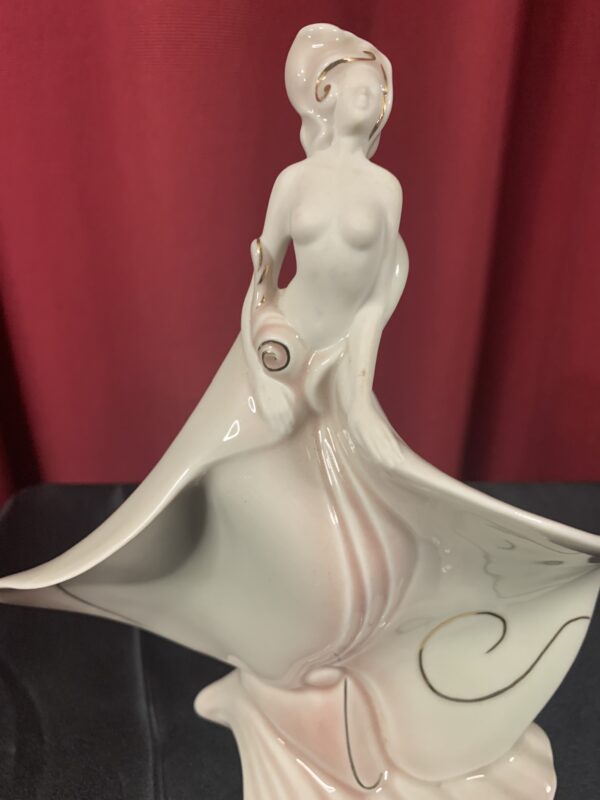 FIGURA; «SIRENAS» LOTE DE 3 PIEZAS DE CERÁMICA GALOS.