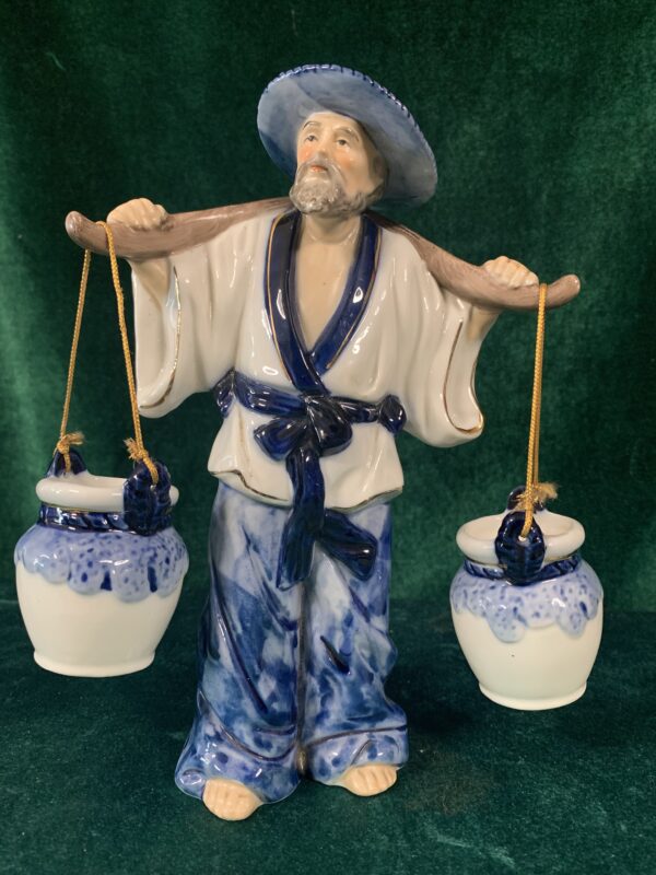 FIGURA; «AGUADOR» PORCELANA JAPONESA EIHO GRADO A