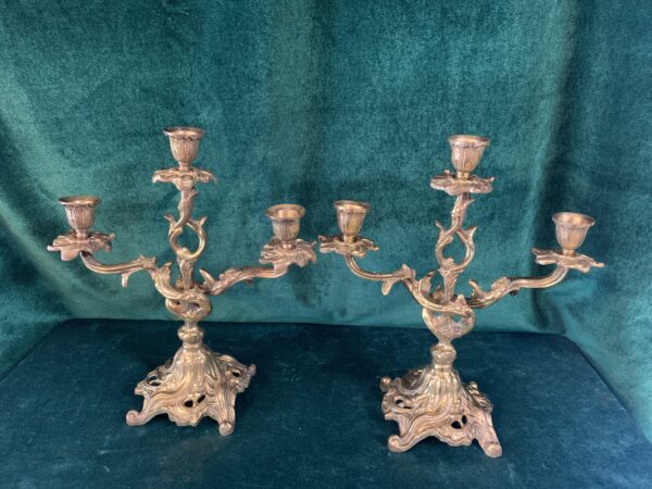 ANTIGUOS CANDELABROS EN BRONCE DE ARTESANÍA PORTUGUESA - Imagen 2