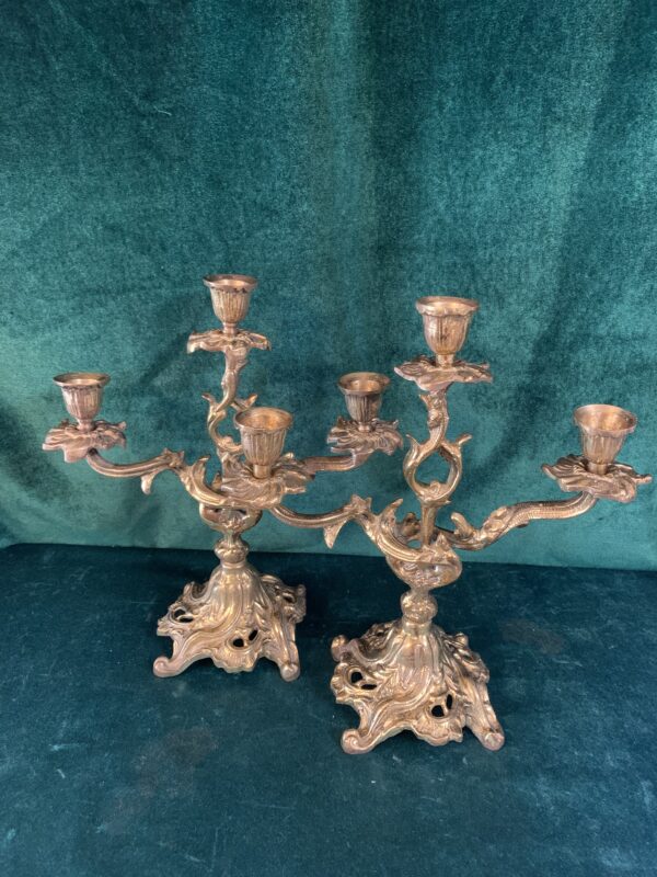 ANTIGUOS CANDELABROS EN BRONCE DE ARTESANÍA PORTUGUESA