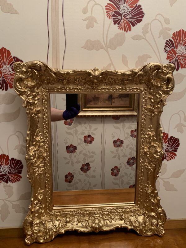 ESPEJO; ANTIGUO DE ESTILO ISABELINO S.XIX DECORADO EN ORO FINO - Imagen 2