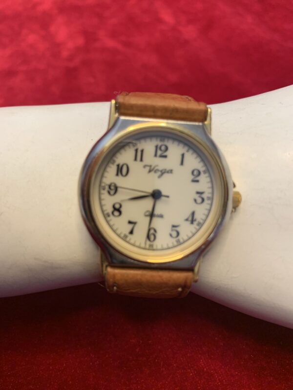 RELOJ; «VOGA» HOMBRE NUEVO CAJA EN ACERO Y PULSERA DE CUERO