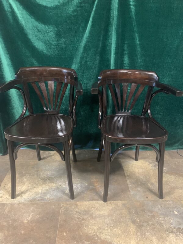 SILLA; THONET EN MADERA MACIZA