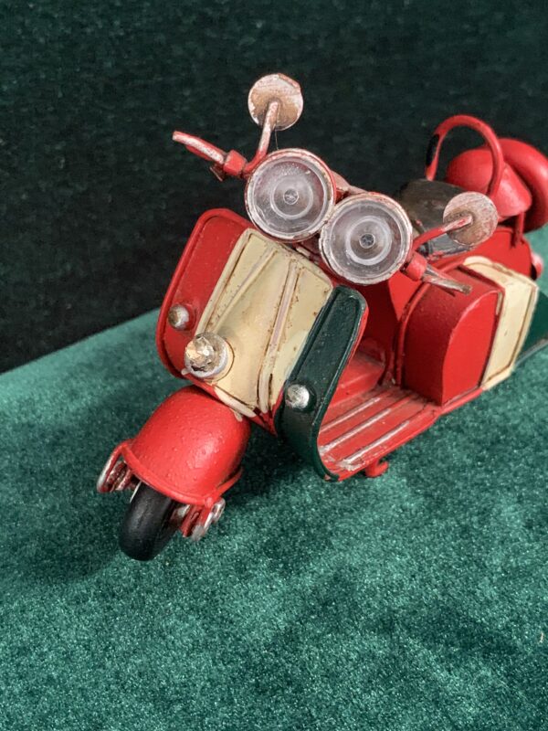 MODELISMO; MOTO VESPA DE METAL FABRICACIÓN ARTESANAL AÑOS 70