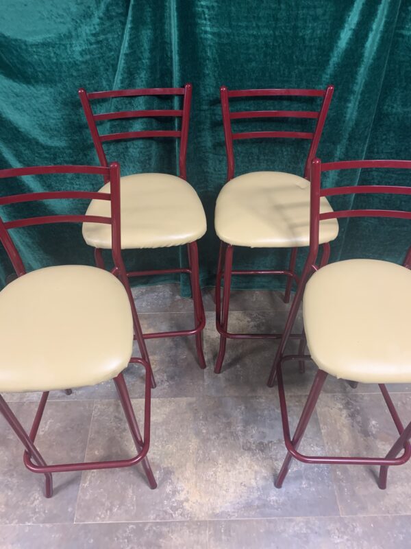 SILLAS; TABURETE ALTO BARRA O MESA EN METAL TAPIZADO