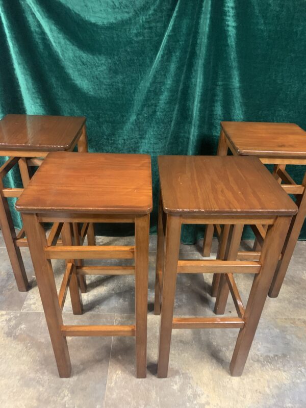 SILLAS; TABURETE ALTO BARRA O MESA MADERA COLOR CAOBA