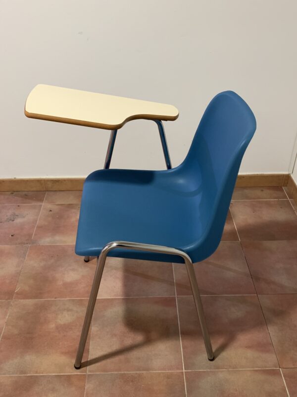 SILLAS; SILLA CARCASA CON PALA GRANDE APILABLE SERIE COLORS - Imagen 4