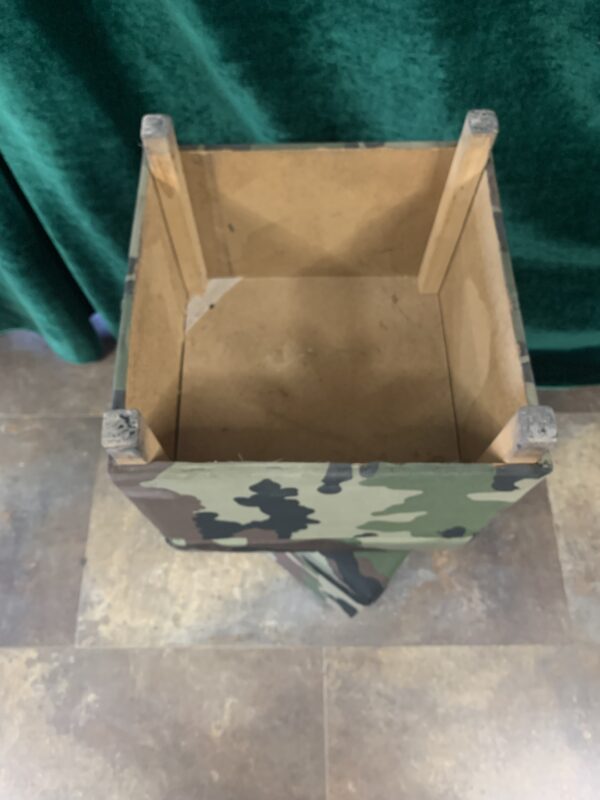 SILLAS; PUFF DE SALÓN MIMETIZADO ESTILO MILITAR. - Imagen 7