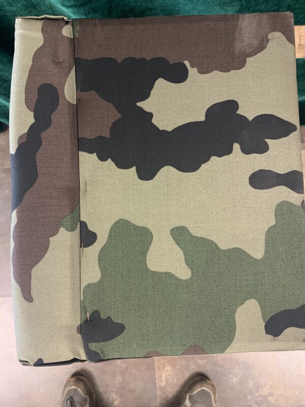 SILLAS; PUFF DE SALÓN MIMETIZADO ESTILO MILITAR. - Imagen 8