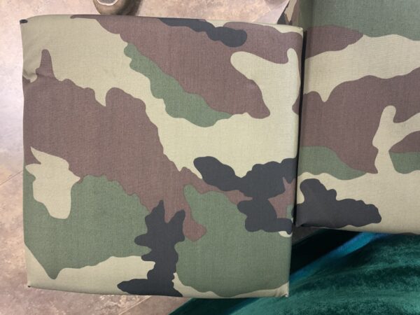 SILLAS; PUFF DE SALÓN MIMETIZADO ESTILO MILITAR. - Imagen 10