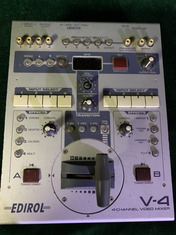 IMAGEN; MEZCLADOR DE VIDEO EDIROL V-4 ROLAND CORPORATION