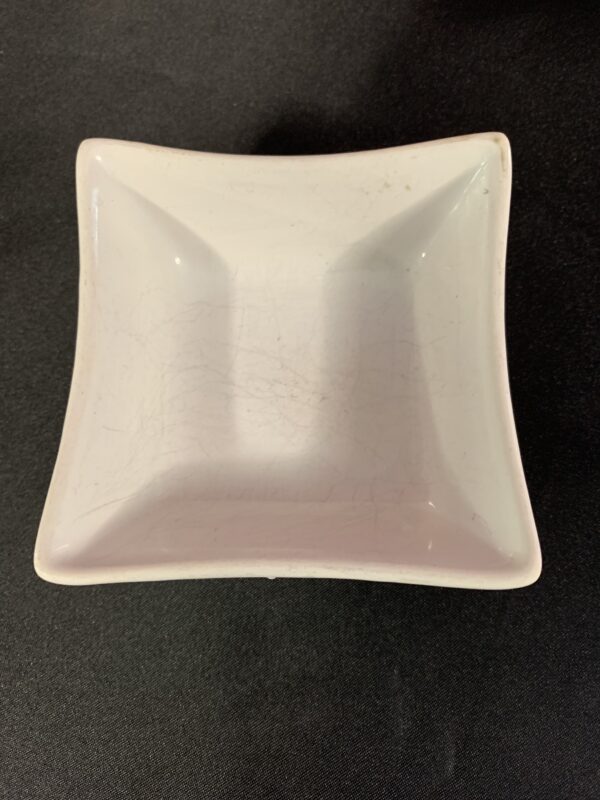 MENAJE; LOTE 6 PLATOS EN PORCELANA ALTO DISEÑO PARA PRESENTACIÓN PINCHO O TAPAS.