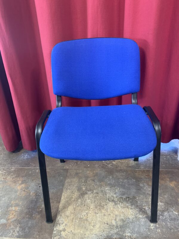 SILLAS; SILLA DE CONFERENCIAS O CONFIDENTE APILABLE AZUL