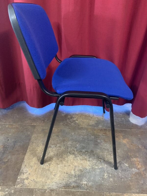 SILLAS; SILLA DE CONFERENCIAS O CONFIDENTE APILABLE AZUL - Imagen 5