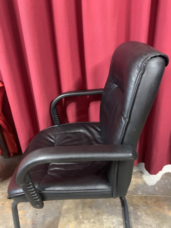 SILLAS; LOTE PAREJA DE SILLONES ALTA DIRECCIÓN EN CUERO - Imagen 5