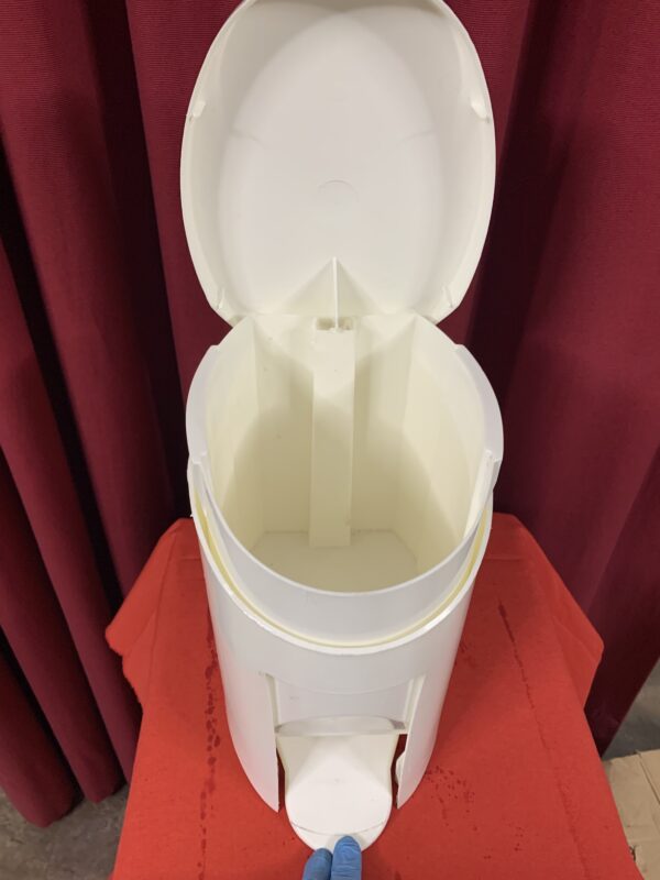 BAÑOS; PAPELERA CON CUBETA INTERIOR DE 6 LITROS CURVER - Imagen 3