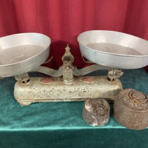 CURIOSIDADES; ANTIGUA BASCULA DE PESAS VULCANO