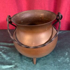 CURIOSIDADES; ANTIGUA POTA DE MEIGAS EN COBRE.