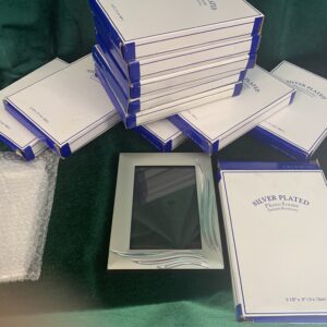 PORTAFOTOS; LOTE 12 MARCOS CHAPADOS EN PLATA DECORADOS PARA FOTOS COMUNIÓN O BAUTIZO