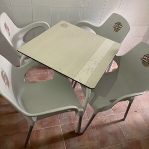 LOTE 4 SILLAS Y MESA DE TERRAZA PUBLICITARIA SAN MIGUEL