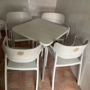 LOTE 4 SILLAS Y MESA DE TERRAZA PUBLICITARIA SAN MIGUEL